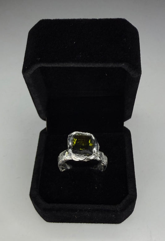 Green signet ring US 8