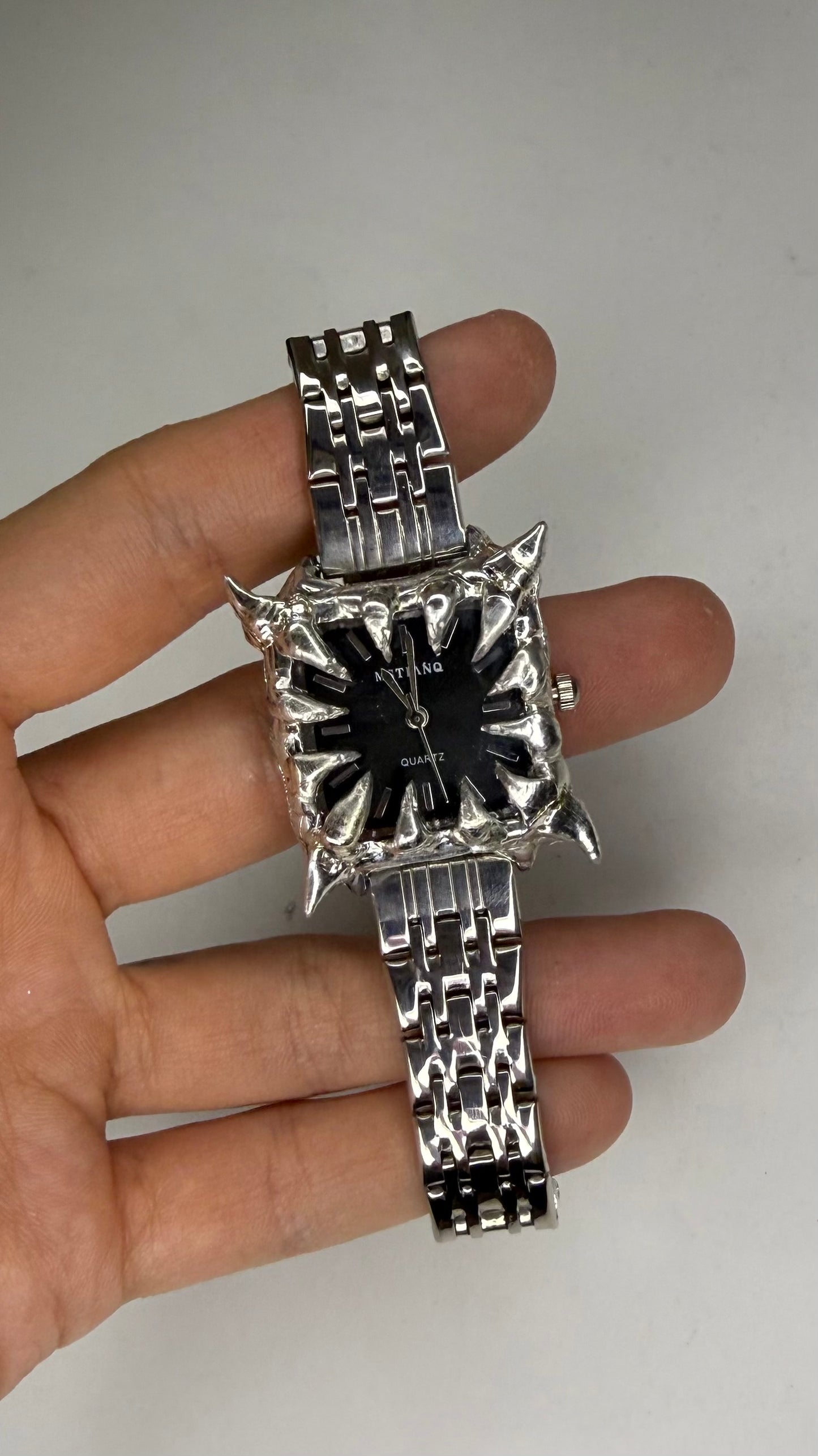 Black Thorn Watch