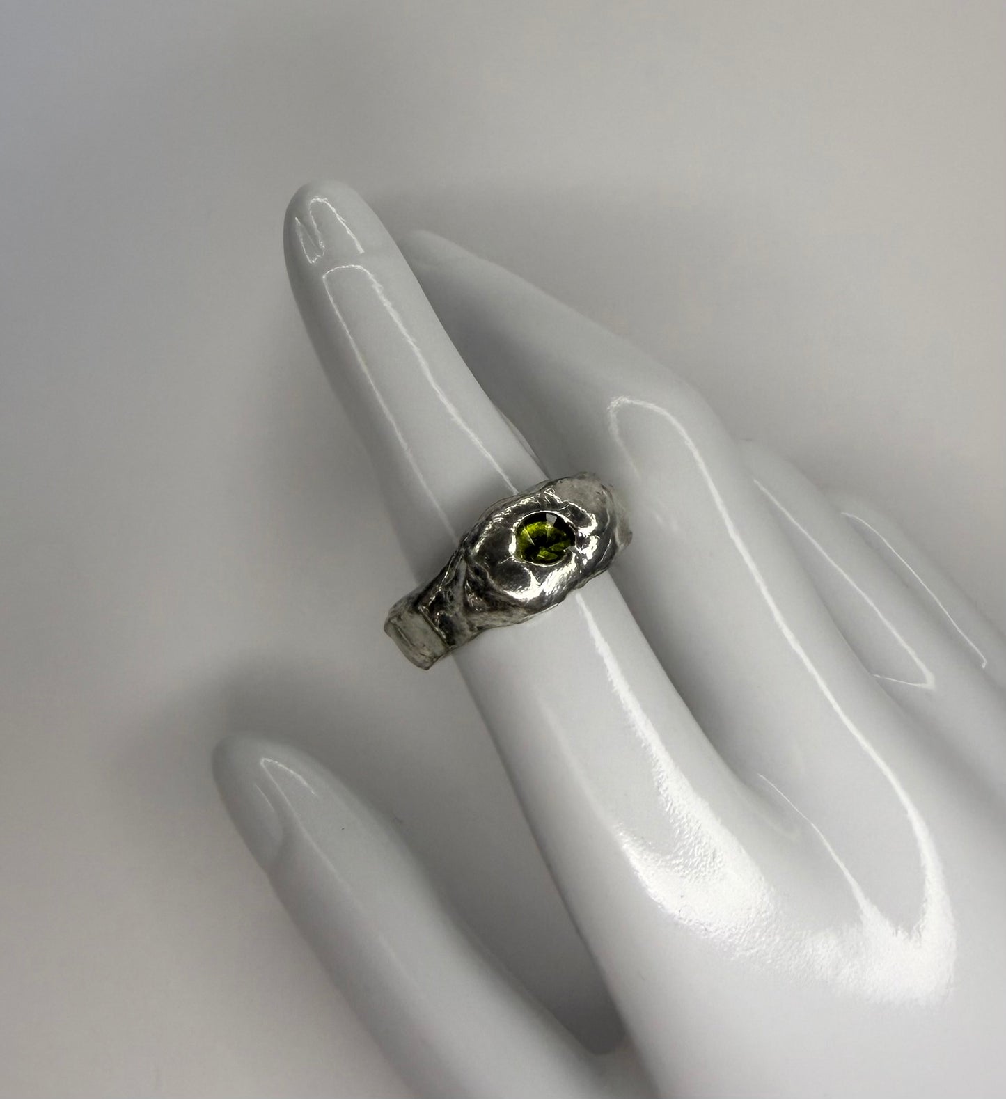 Earthen Eye (Size US 8)