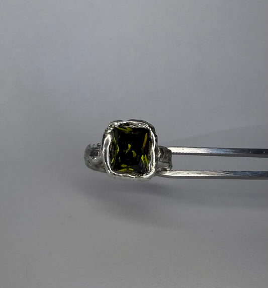Green signet ring US 8